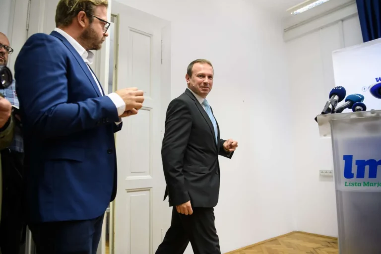 Mandat poslanca Ferenca Horvátha na nitki