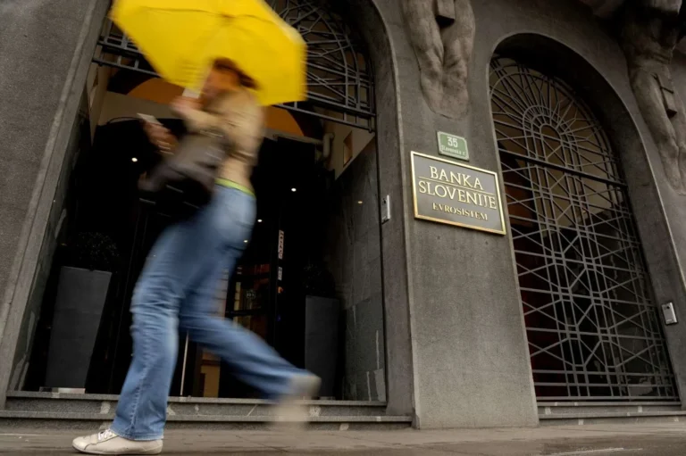 Za pravo oceno upada kreditiranja bo treba počakati na uradne podatke