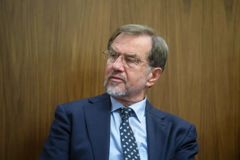 Madžarski parlament novi zakon potrdil s 53, ne 37 glasovi proti