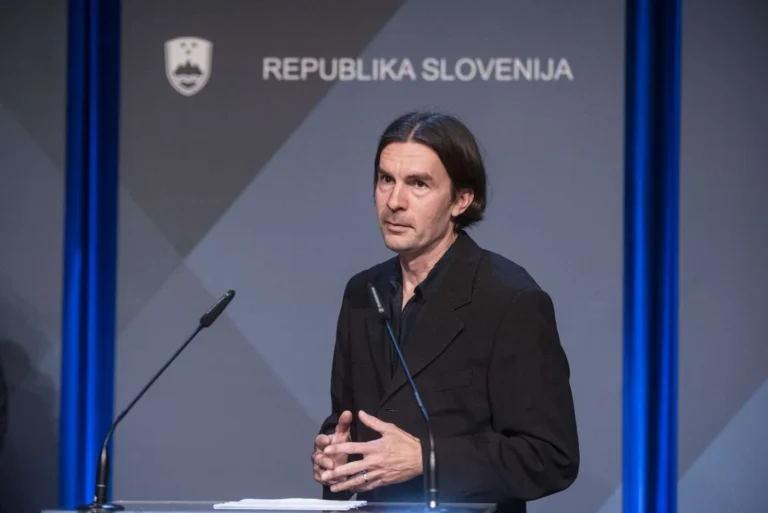 STA Ukomu ni dolžna predati vseh dokumentov o poslovanju