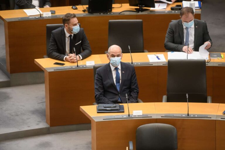 Janševe vlade niso imele najvišjega indeksa demokratičnosti