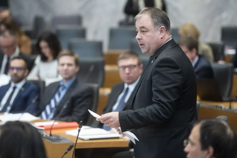 Slovenija po precepljenosti proti covidu-19 okrog evropskega povprečja