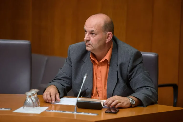 Tuji študenti slovenskim ne zasedajo mest na fakultetah