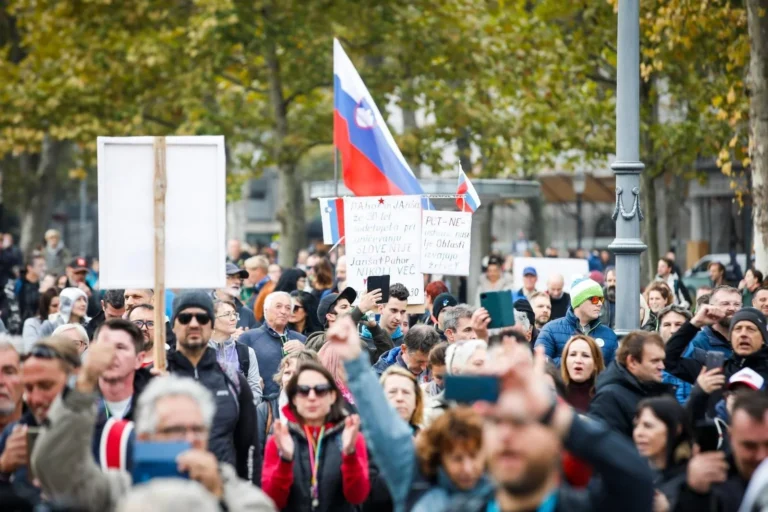 Predlog PKP10 ne uvaja podlage za obvezno cepljenje