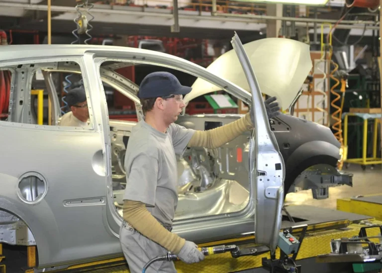 Avtomobilska industrija sporni zmagovalec sklada za okrevanje