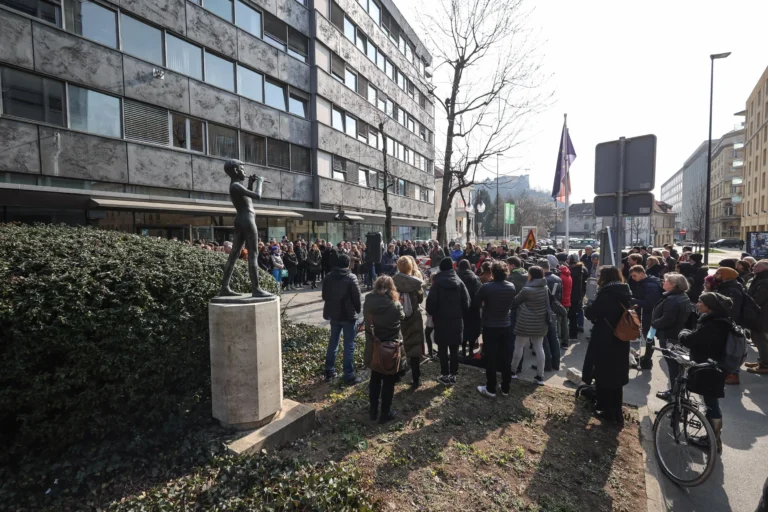 Novinarska kritika vodstva javne RTV ni sovražni govor