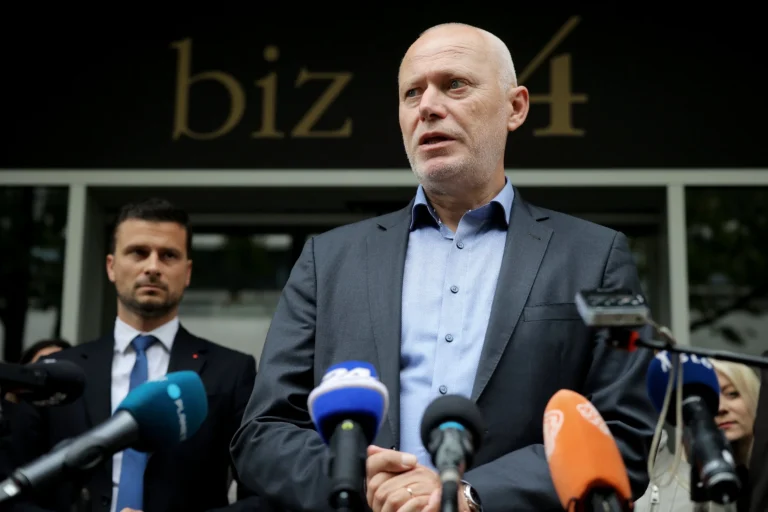 Predsednik države nima pristojnosti za podajanje zakonov na sodišče