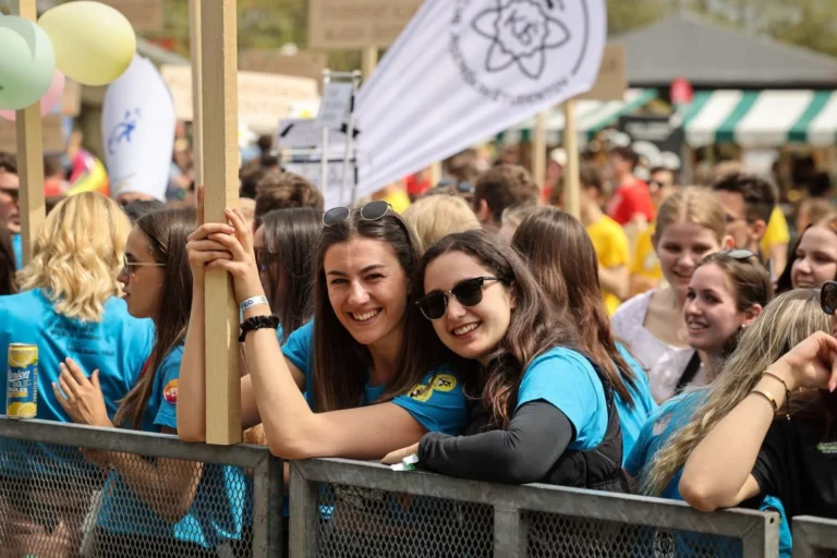 Višino minimalne študentske urne postavke določi pristojni minister