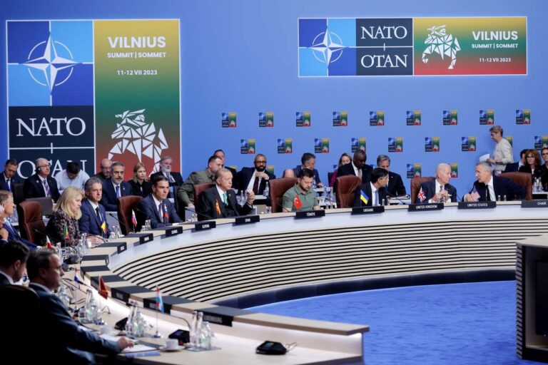 Ne drži, da demokratične reforme niso potrebne za ukrajinsko članstvo v Natu