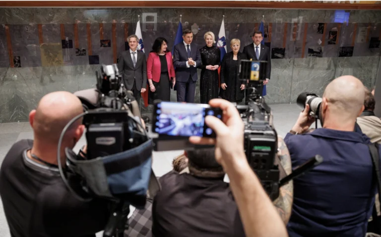 Sledimo premoženju, razlagamo omrežja