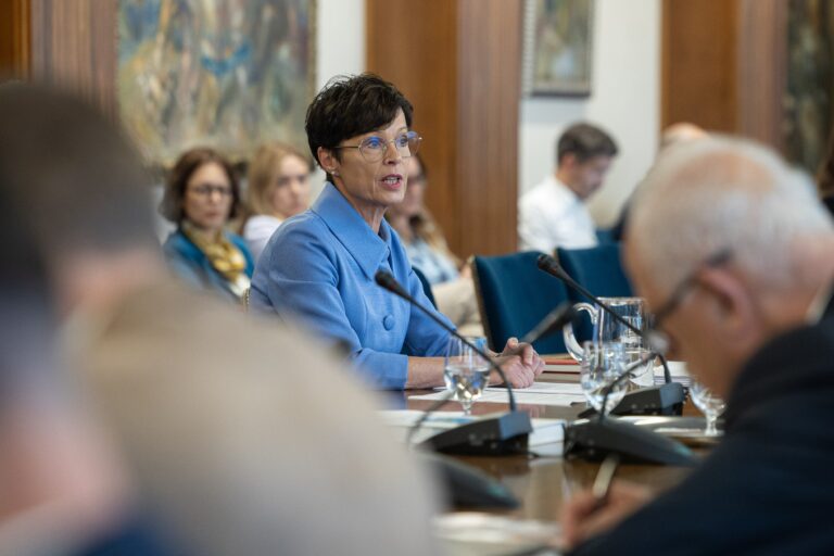 Bivanje v EU ni pogoj za kandidaturo za evropskega komisarja