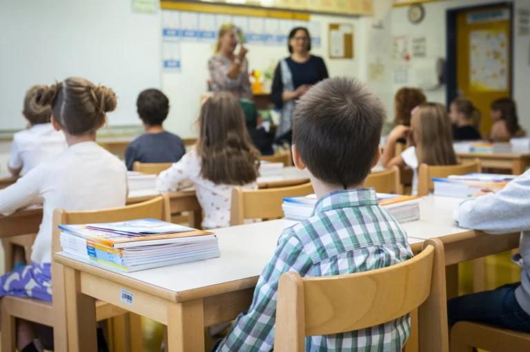 Učenci priseljenci lahko v OŠ pod posebnimi pogoji napredujejo že od leta 2011