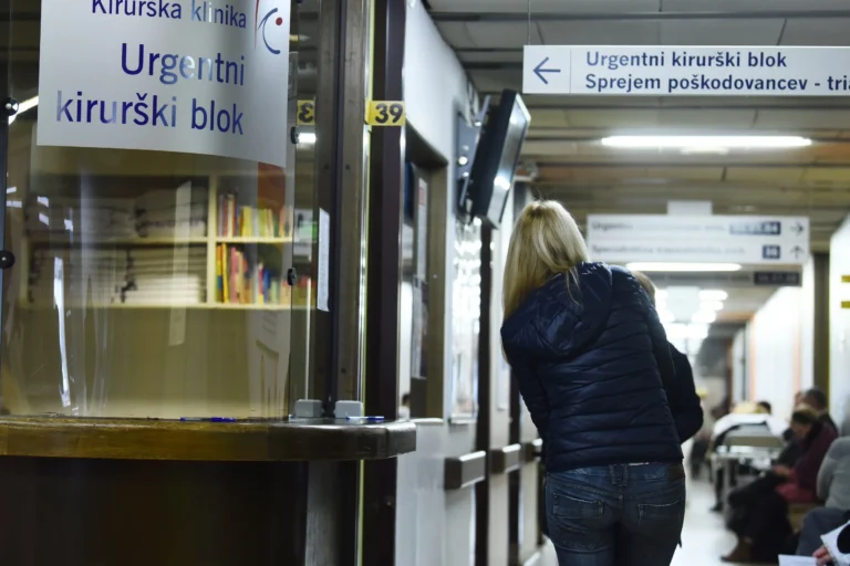 V Sloveniji se v javnem sektorju ne zaposli 10 ljudi na dan