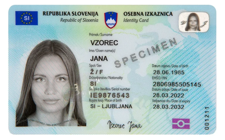 Zapis imena na osebnem dokumentu z velikimi tiskanimi črkami skladen s predpisi