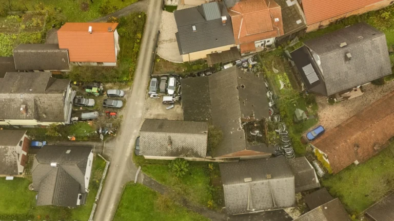 Avtogrob: lastnik neprijavljenega odlagališča vlaga v nepremičnine na Hrvaškem